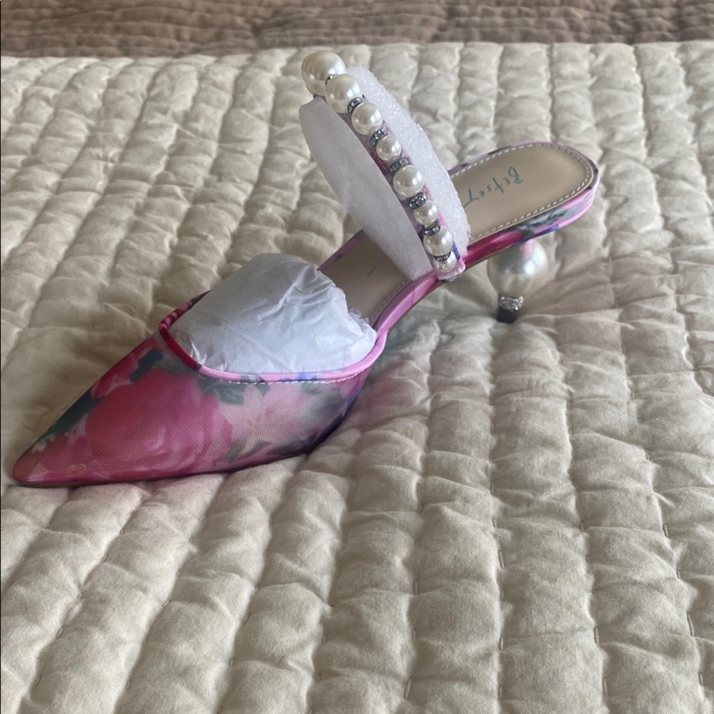 Elegant Pink Floral & Pearl Betsy Johnson Heels